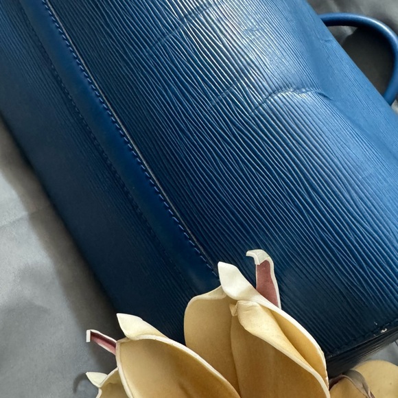 Pre owned LV blue leather 35 speedy in great use condition. - Picture 5 of 10